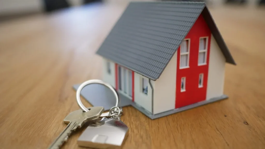 Which Housing Option Should Be Prioritized: Buying or Renting?